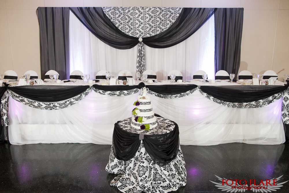 Head table and cake