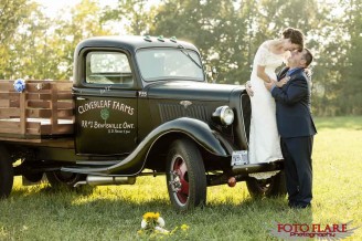 Smithville country wedding with old vintage truck