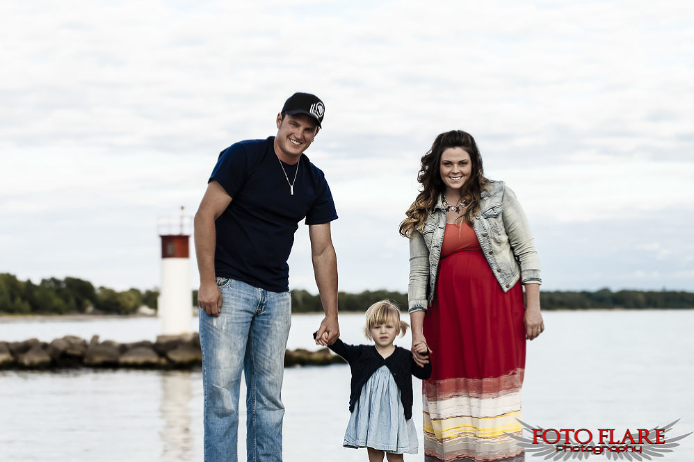 Maternity photo with family in Port Dover