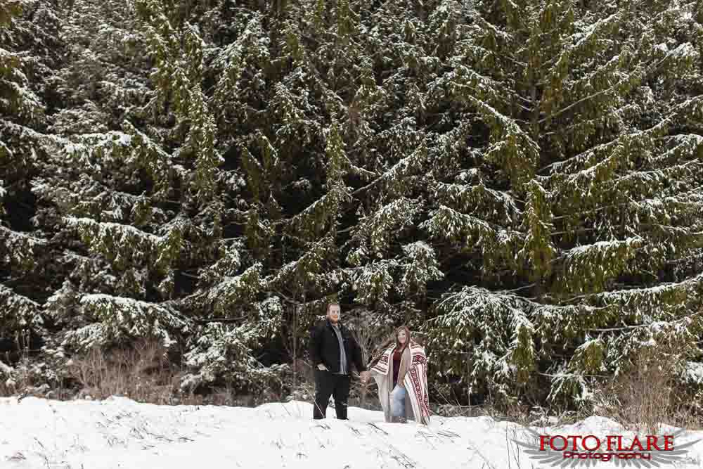 Winter engagement pictures in Hamilton